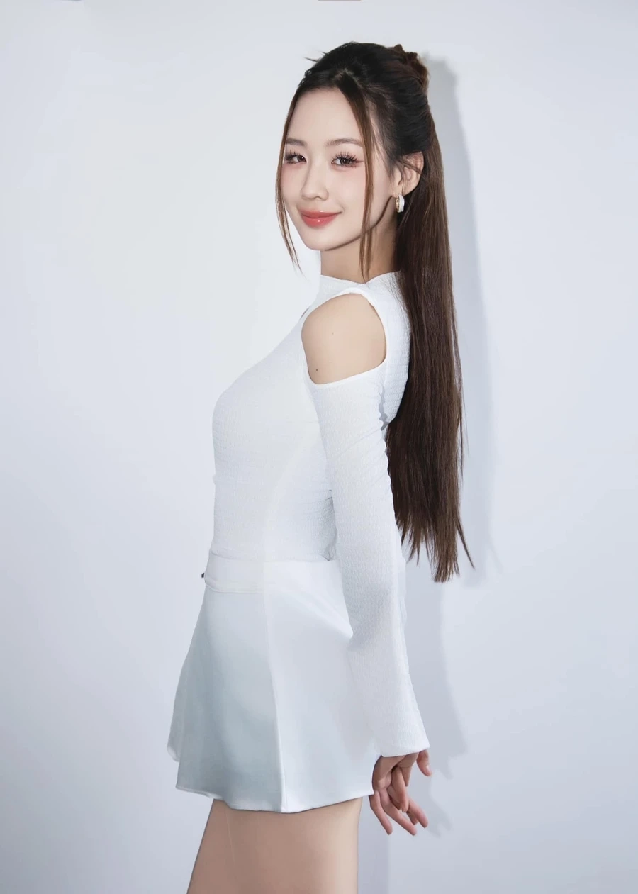 Gái xinh Việt Nam với áo dài và nét duyên dáng của người phụ nữ Việt