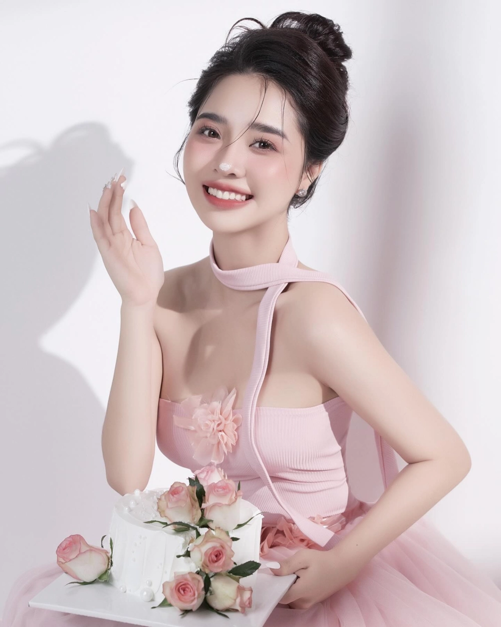 Hình ảnh gái xinh Việt Nam nổi bật với thần thái sang chảnh, đầy cuốn hút