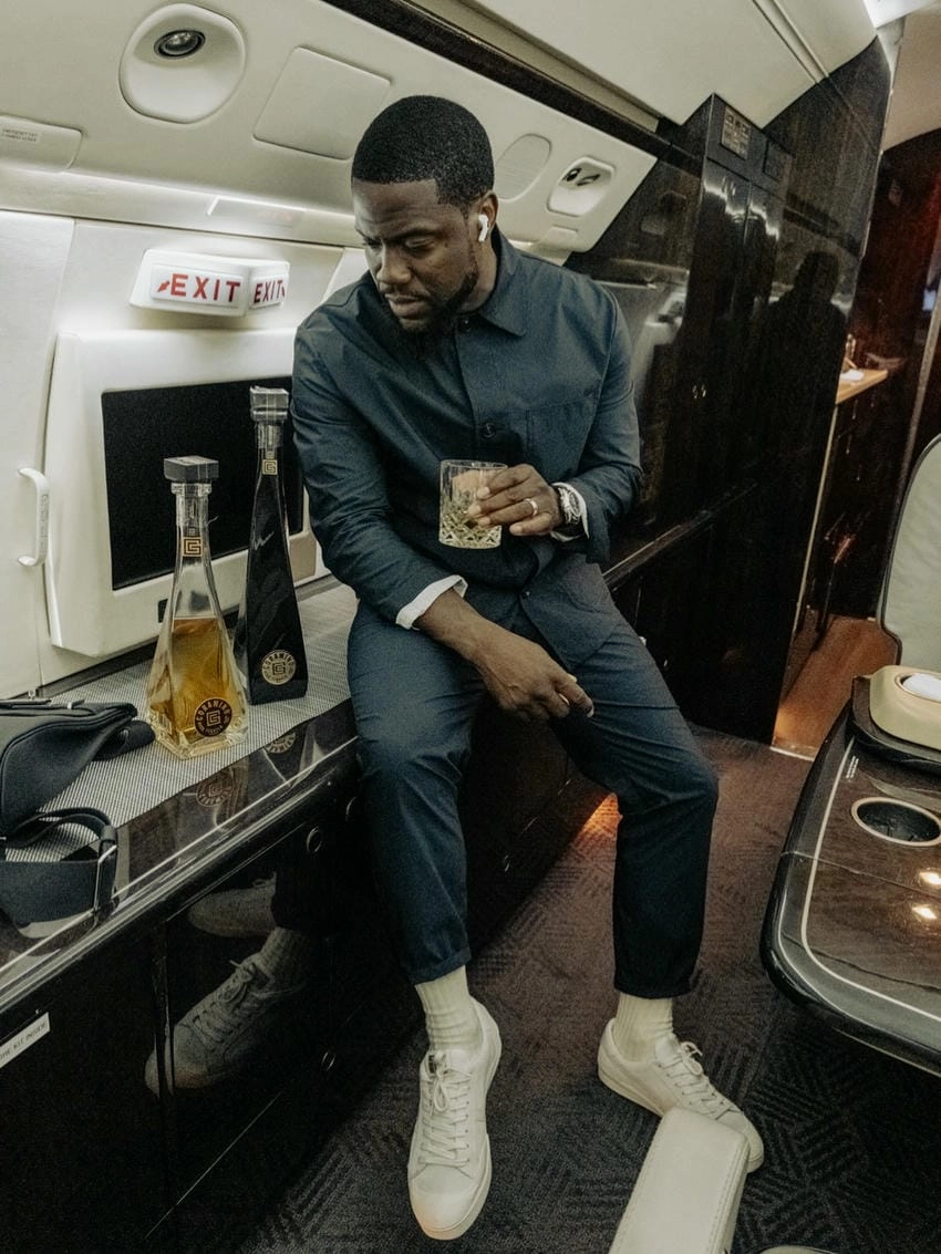 Meme Kevin Hart tạo trào lưu gây bão trên mạng xã hội