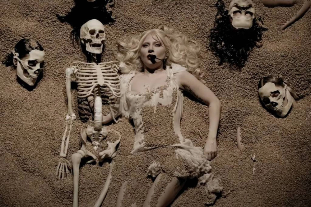 Lady Gaga Alejandro bản nhạc gắn liền tên tuổi ngôi sao