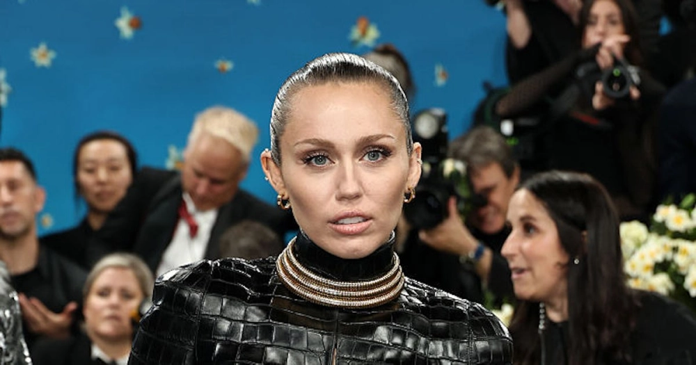 The climb Miley Cyrus bản nhạc gắn liền tên tuổi