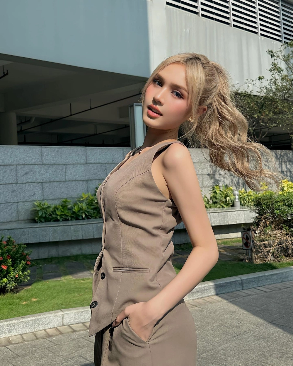 Ảnh gái xinh 2002 và nhan sắc ngày càng thăng hạng