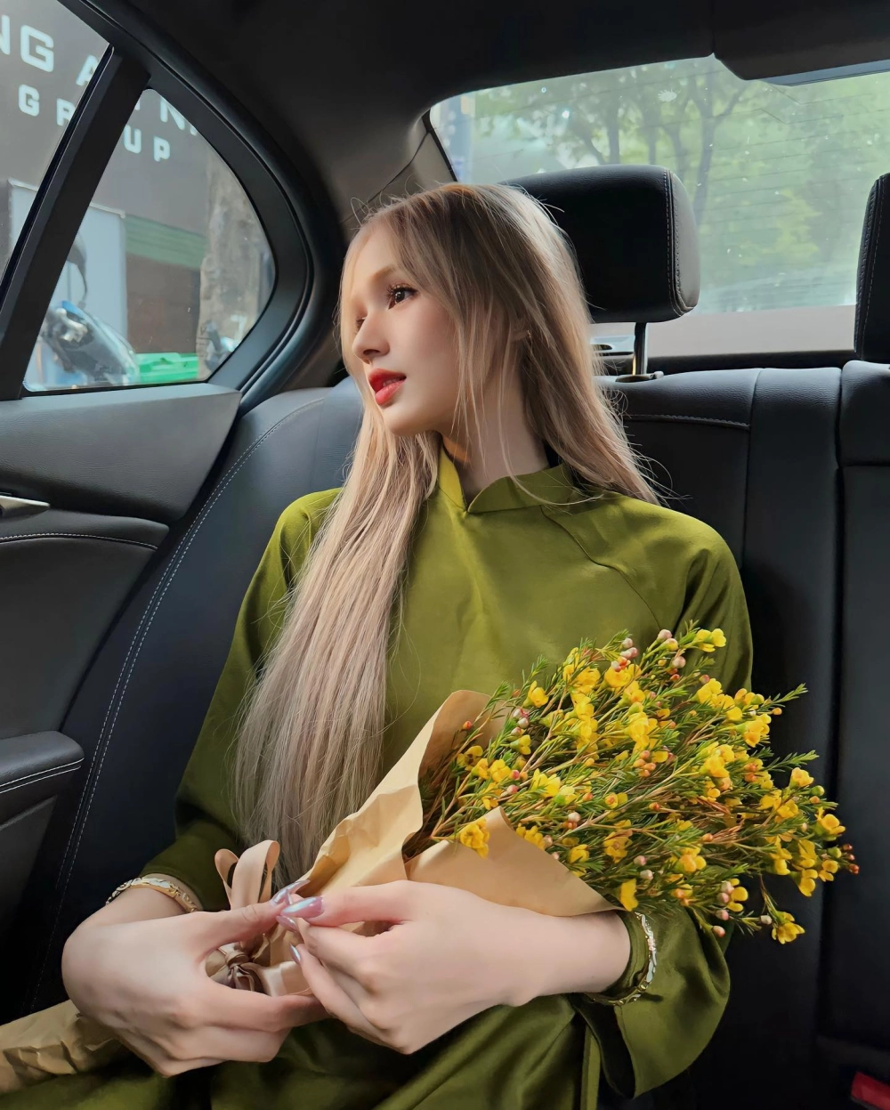 Gái xinh 17 tuổi với nụ cười tỏa nắng rạng rỡ