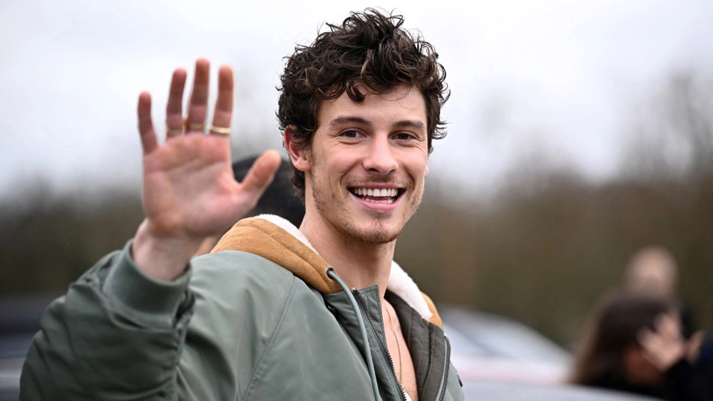 Shawn Mendes and Sabrina Carpenter cặp đôi gây sốt