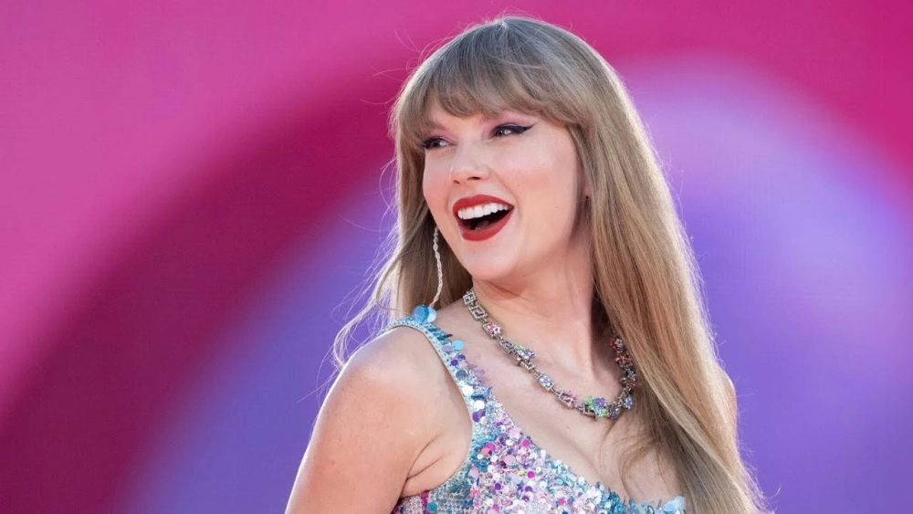 Travis Kelce Taylor Swift chuyện tình khiến fan tò mò