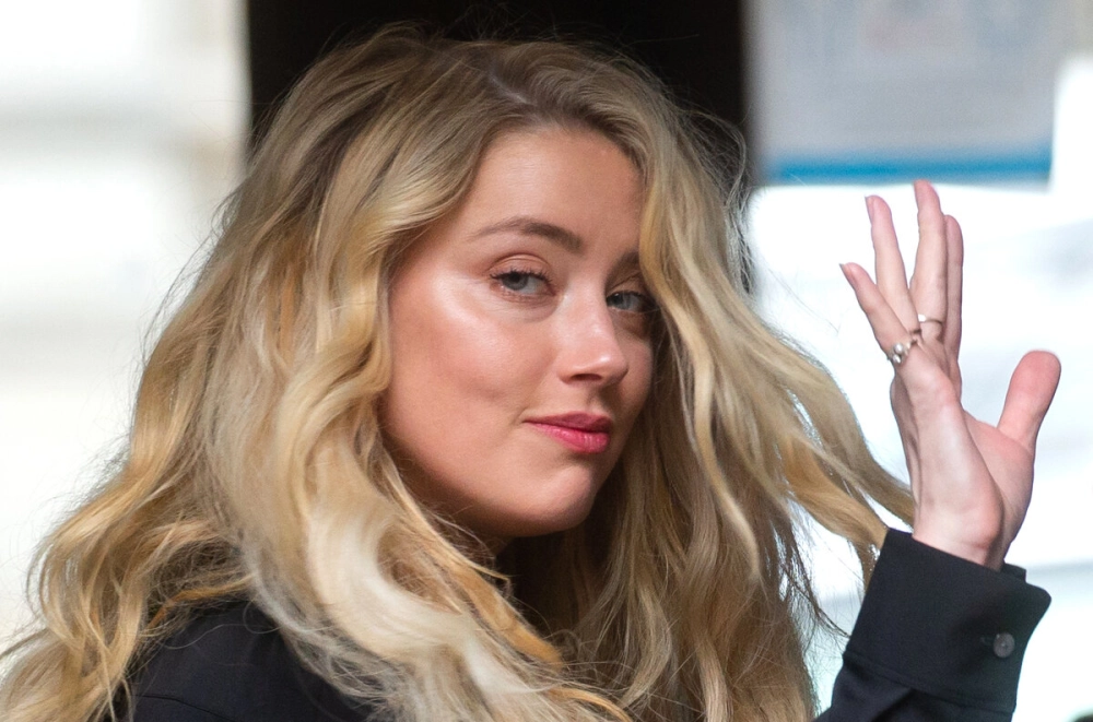 Amber Heard and Elon Musk chuyện tình gây nhiều chú ý