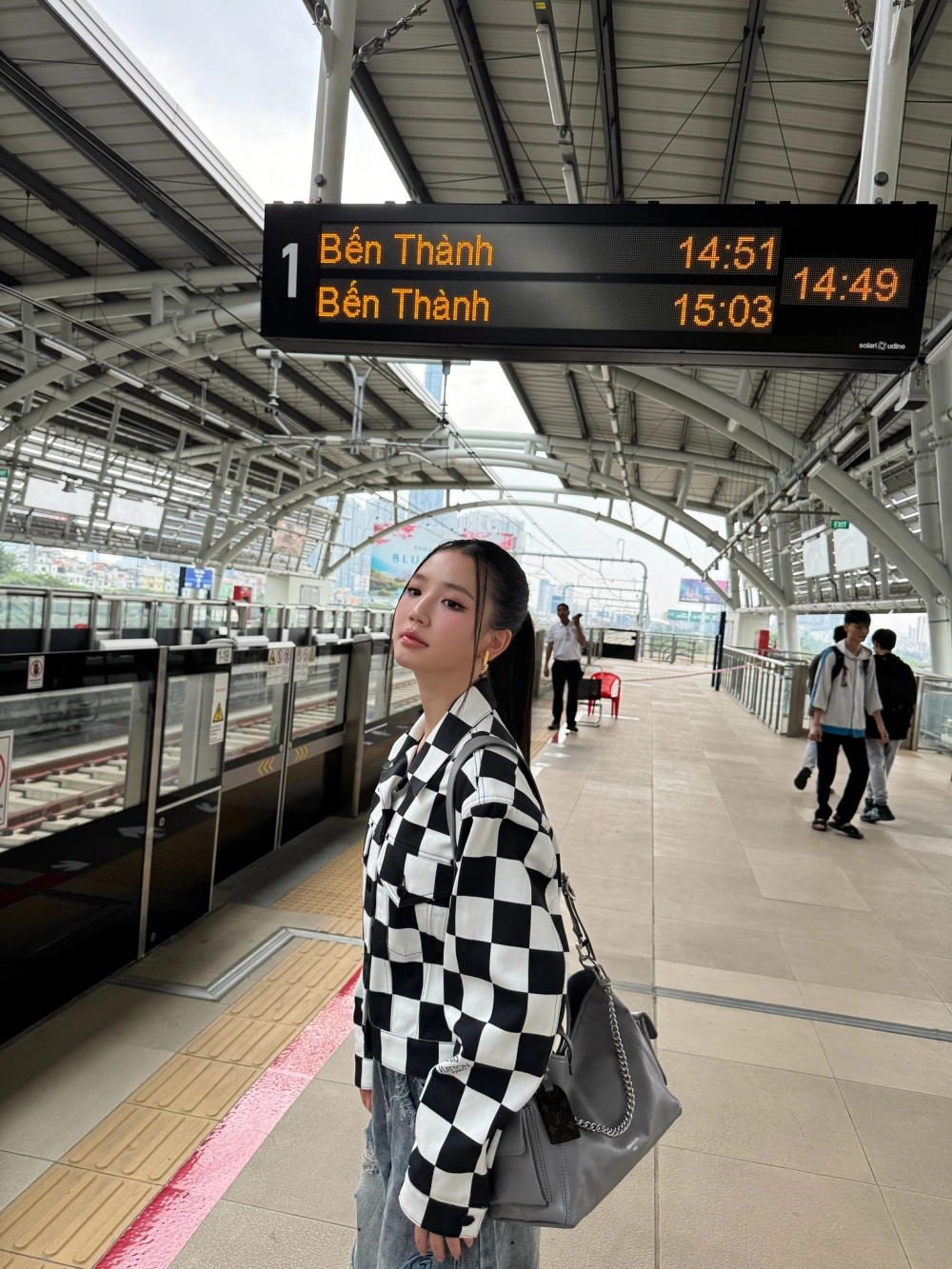 Amee sinh năm bao nhiêu, cô sinh năm 2000 tại Hà Nội