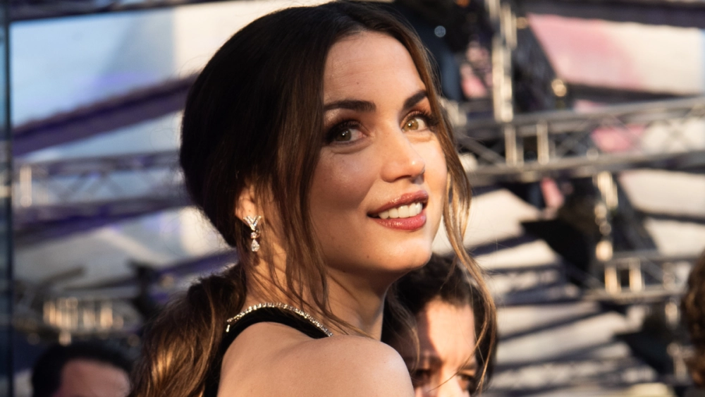 Ana de Aemas bất ngờ xuất hiện khiến fan tranh cãi dữ dội