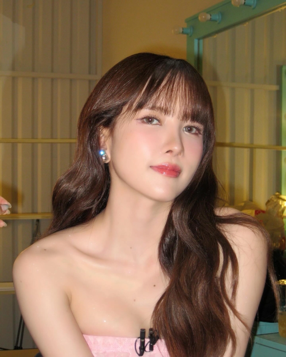 Hình nền gái 2k5 cho điện thoại với phong cách trẻ trung