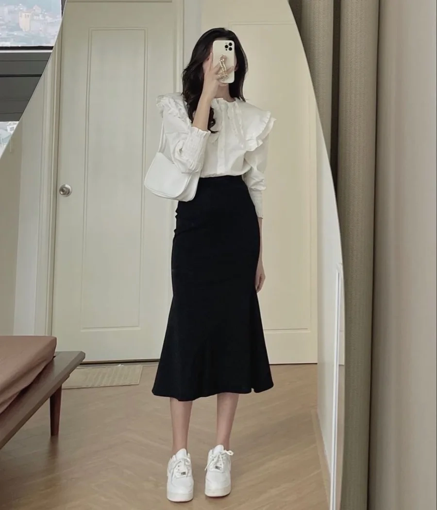 Ảnh đại diện gái xinh che mặt dễ thương cho trang cá nhân