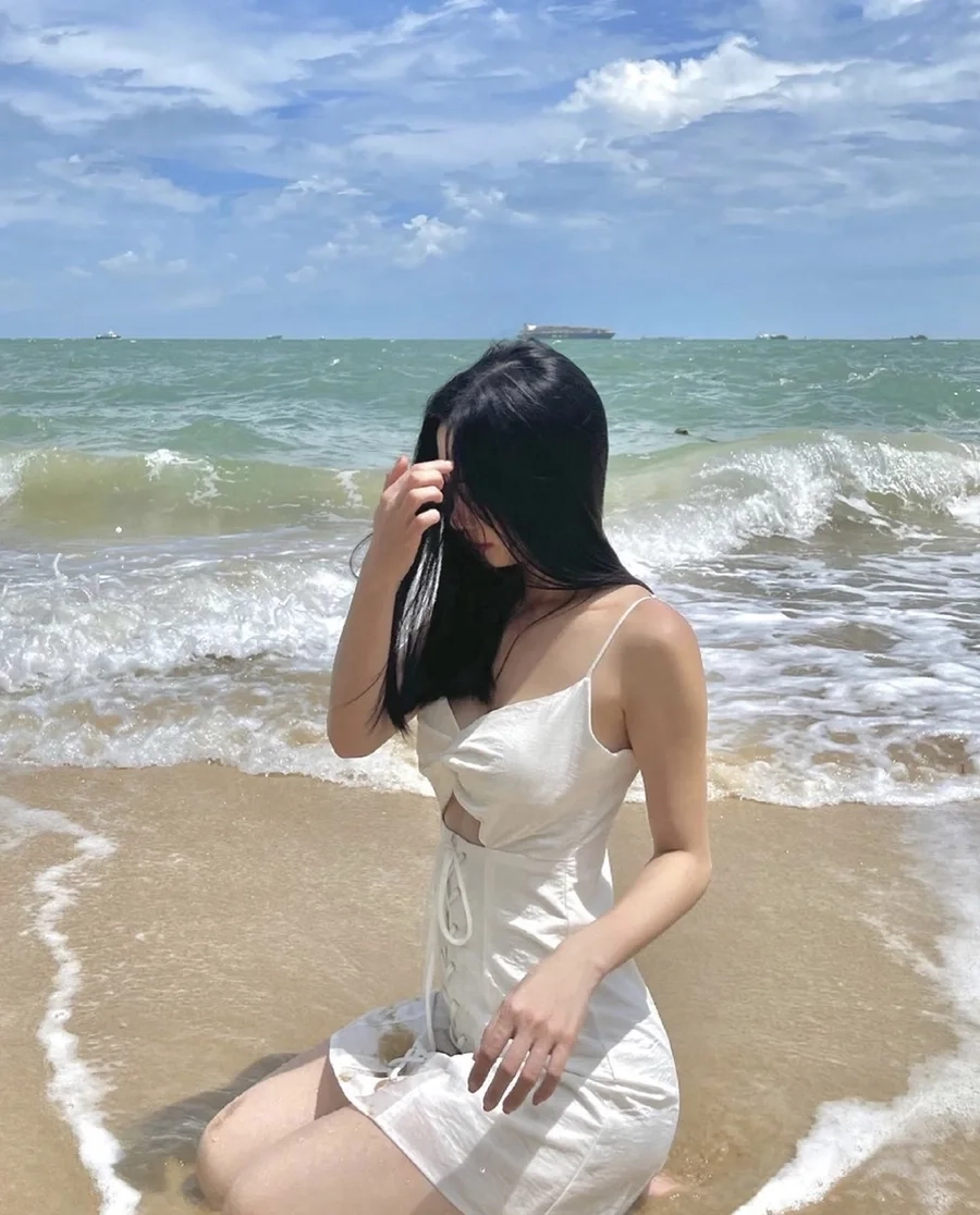 Hình ảnh con gái che mặt dễ thương và vẻ đẹp trong veo, đáng yêu