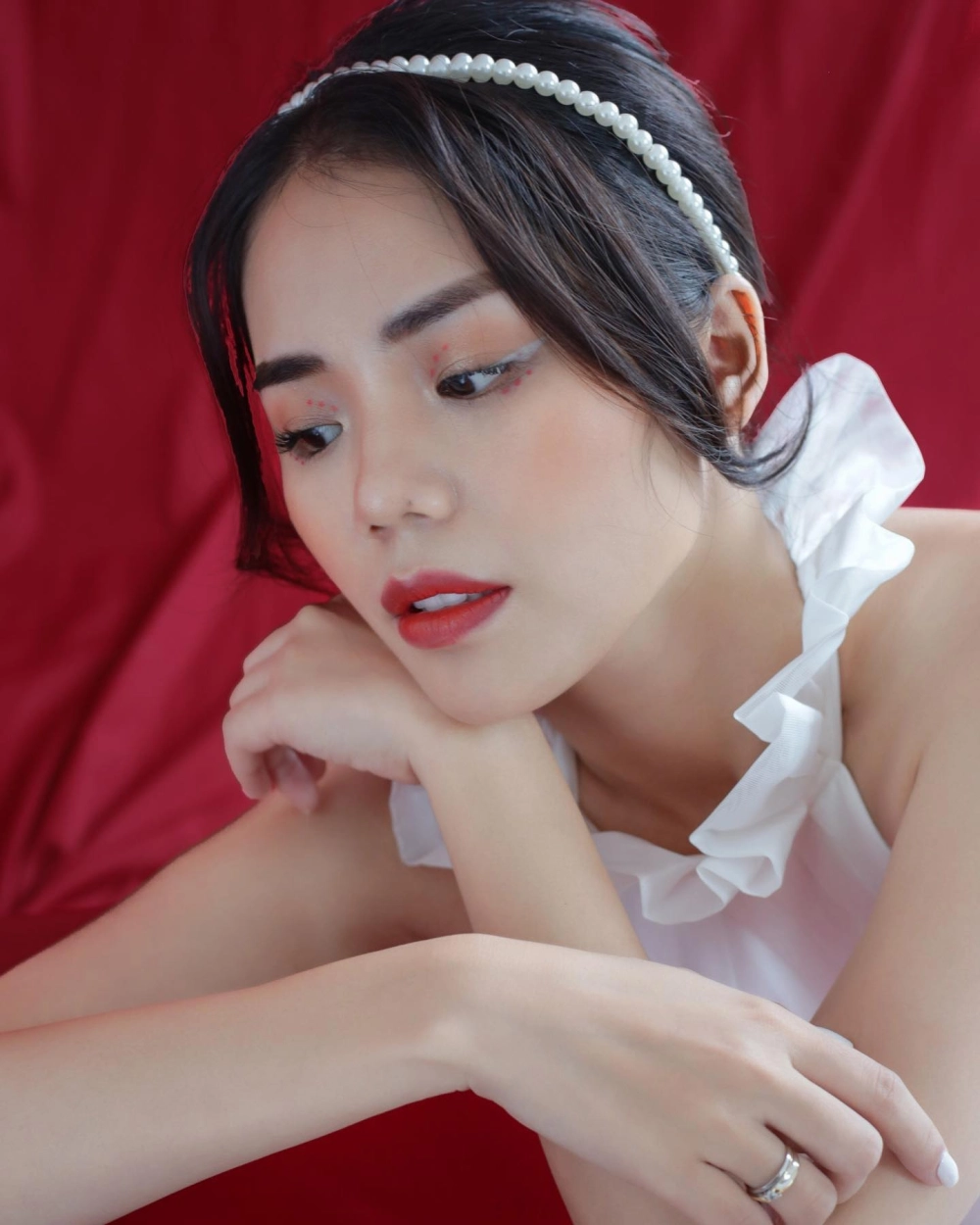 Hình nền gái 2k5 cho điện thoại với phong cách trẻ trung