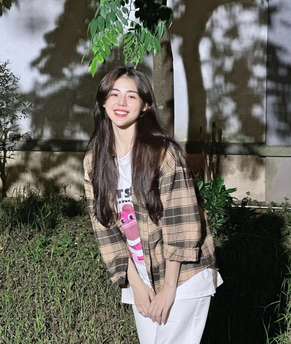 Hình ảnh gái 2k5 dễ thương và vẻ đẹp kẹo ngọt đốn tim