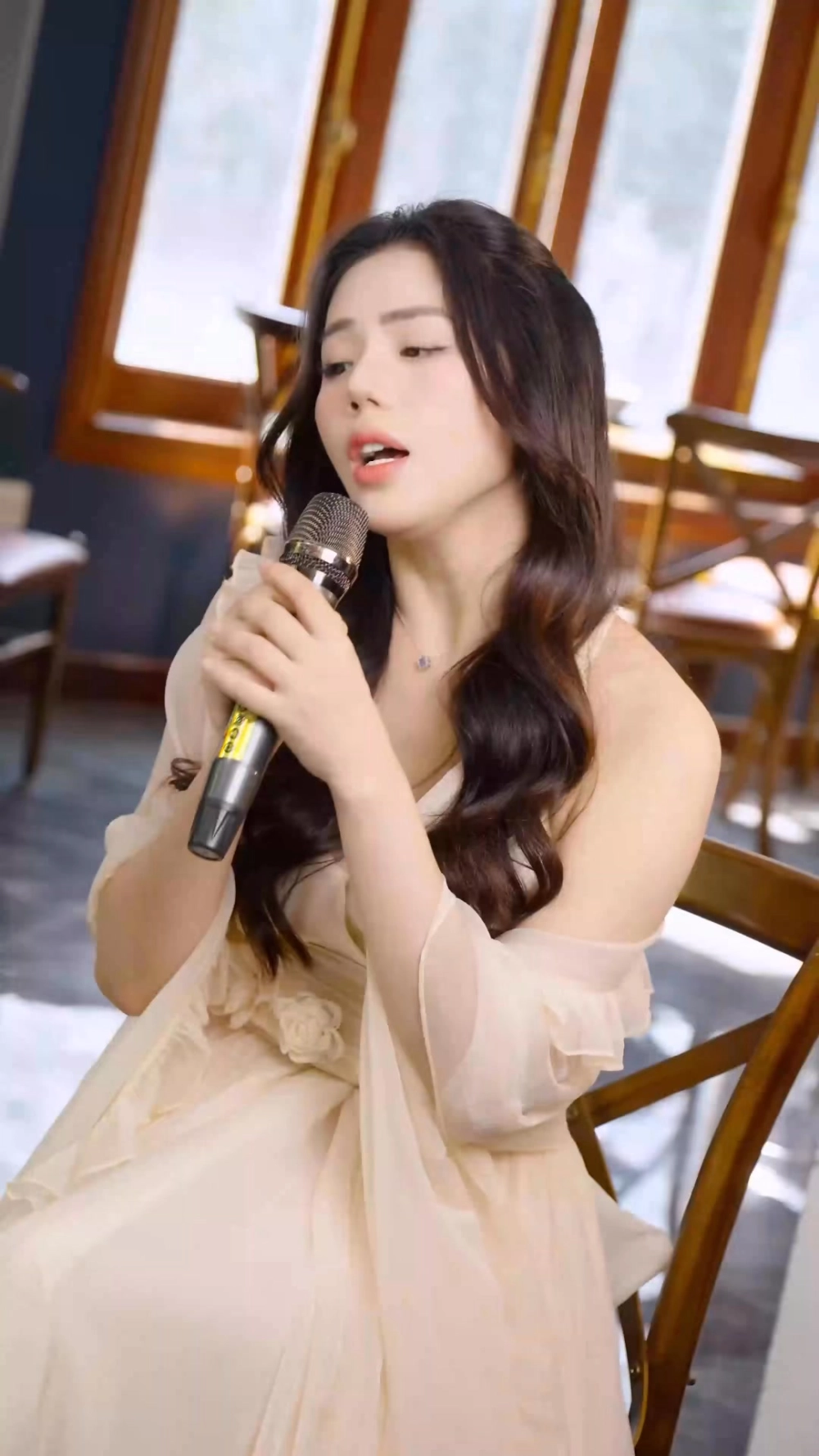 Tải hình ảnh gái 2k5 dễ thương về máy của bạn