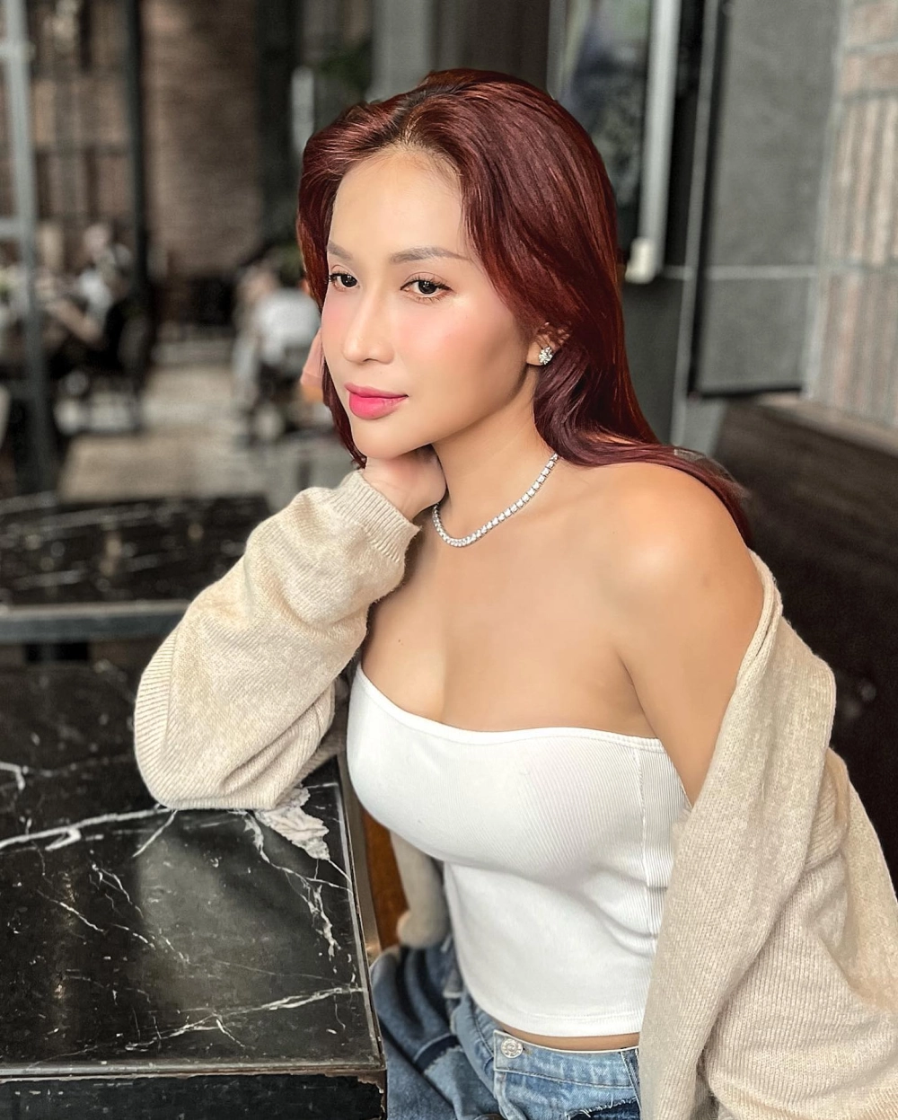 Ảnh gái xinh sang trọng trong những bộ váy dạ hội lộng lẫy