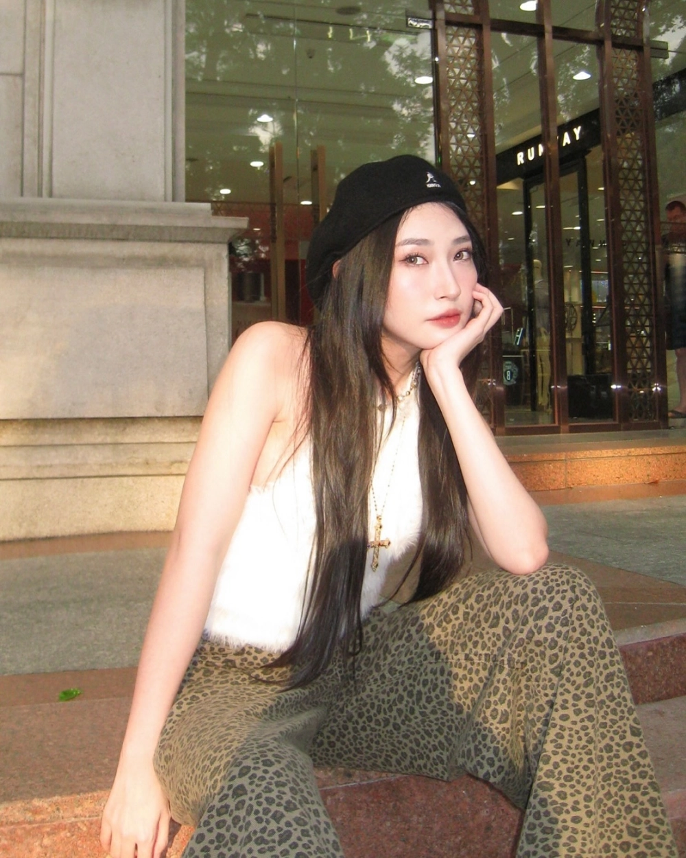 Hình ảnh gái xinh Instagram với hàng triệu lượt yêu thích