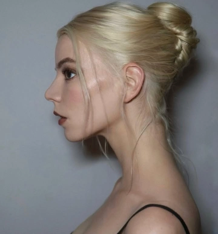 Ảnh hot girl Tây makeup và những layout trang điểm ấn tượng