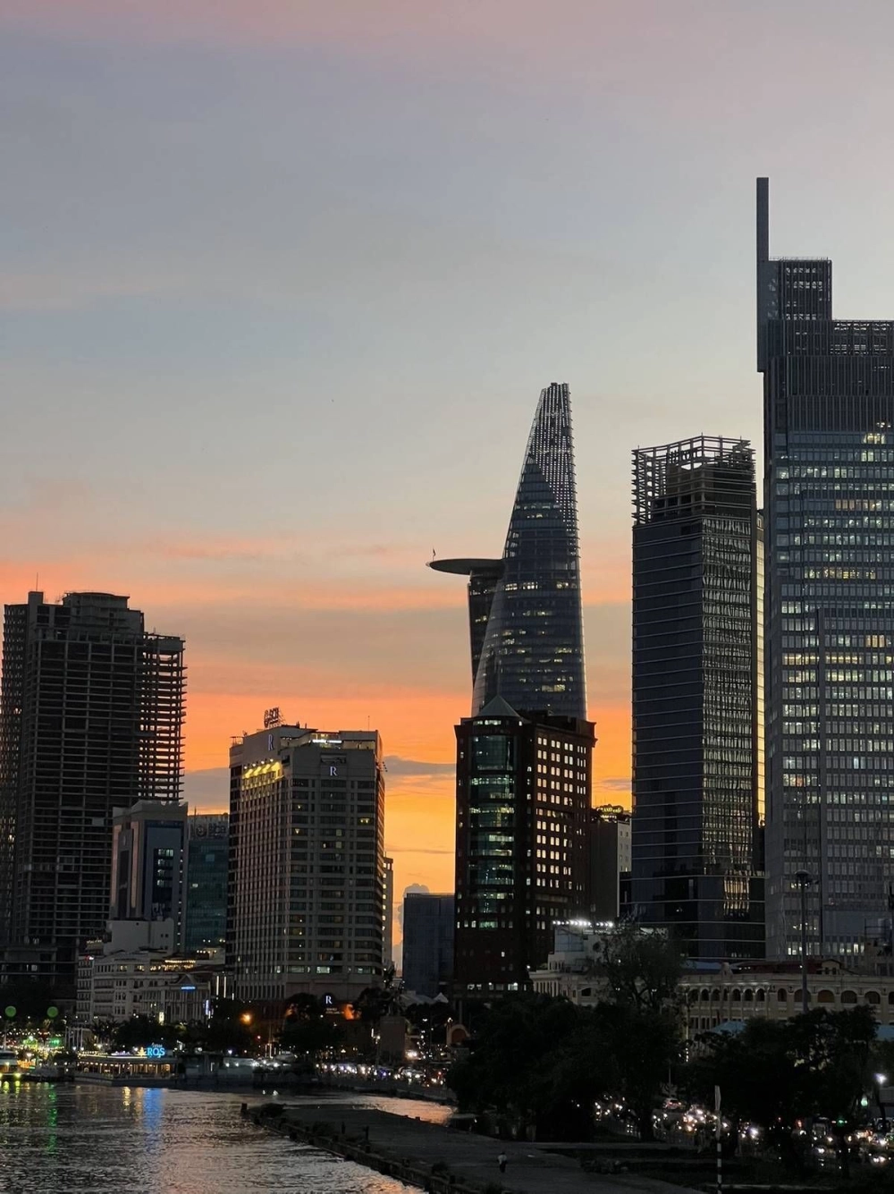 Thưởng thức phong cảnh ngoài đường sống động mỗi ngày