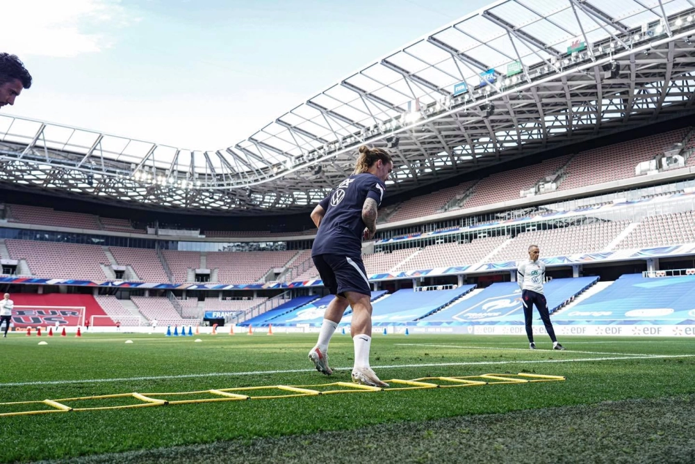 Antoine Griezmann hairstyle thay đổi linh hoạt qua từng mùa giải
