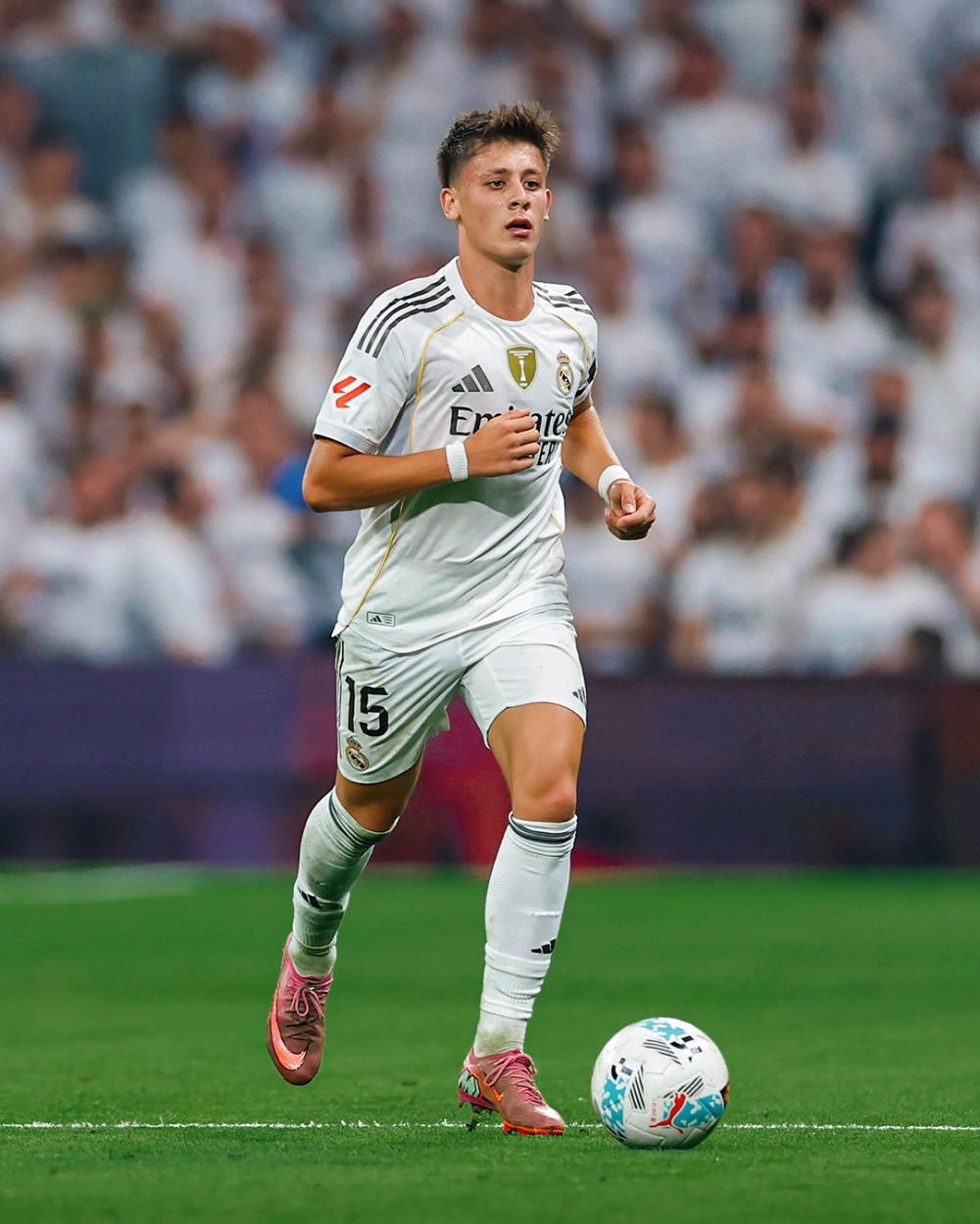 Arda Guler ảnh khoảnh khắc rực sáng trên sân cỏ