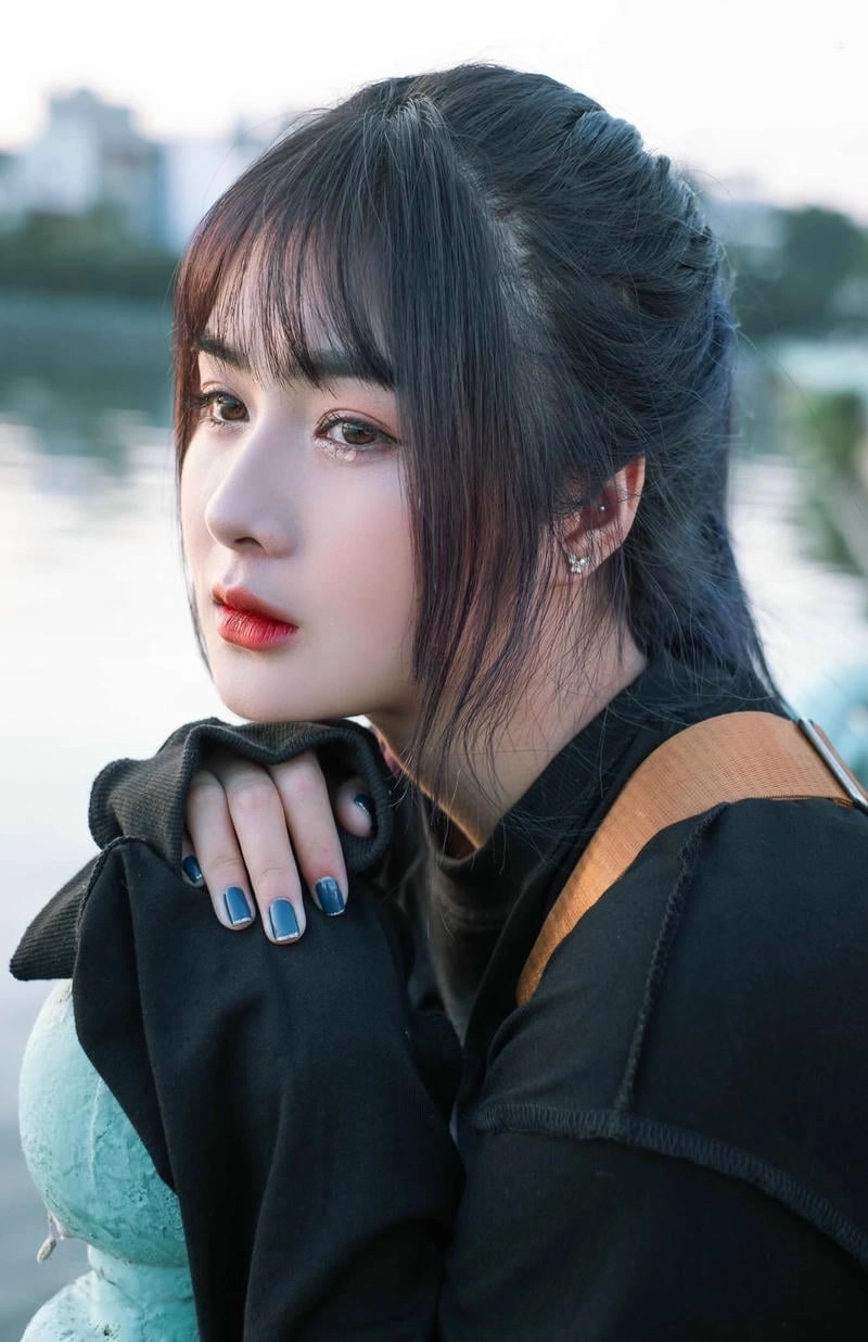 Khám phá avatar buồn nữ khóc đầy cảm xúc