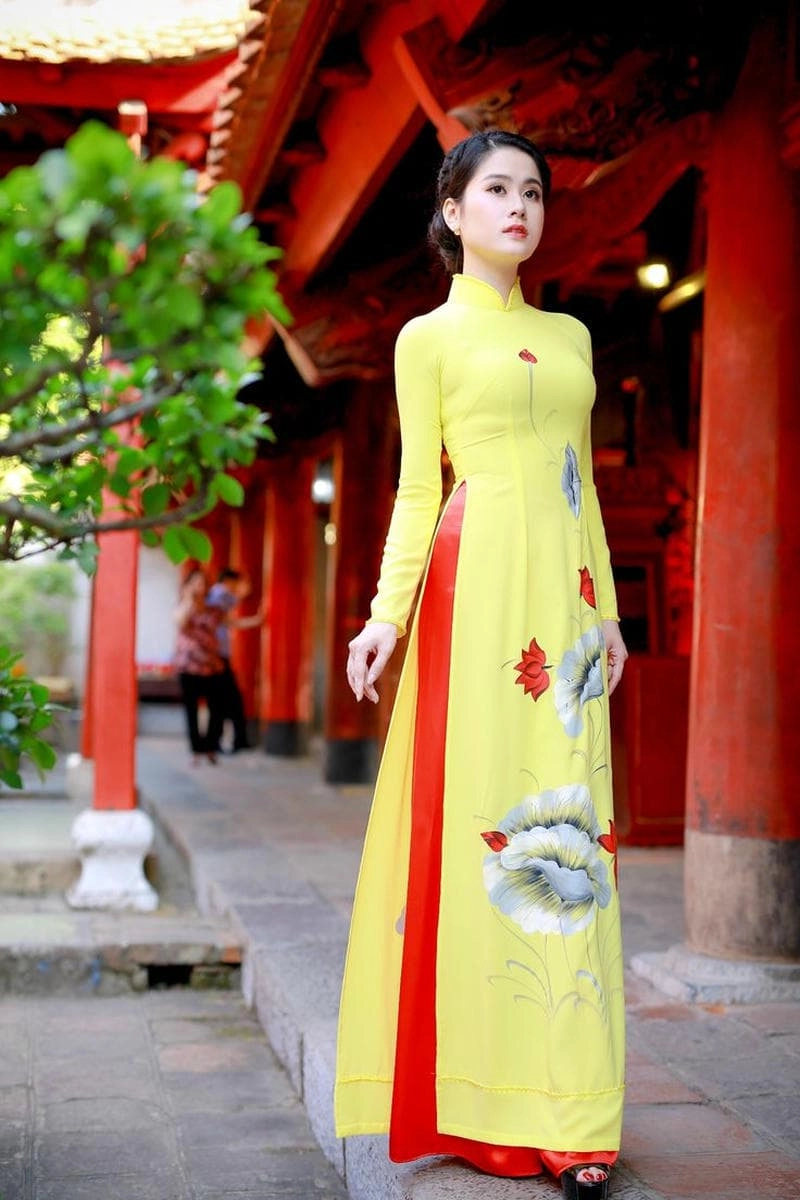 Tỏa sáng với phong cách tinh tế cùng áo dài cao cấp