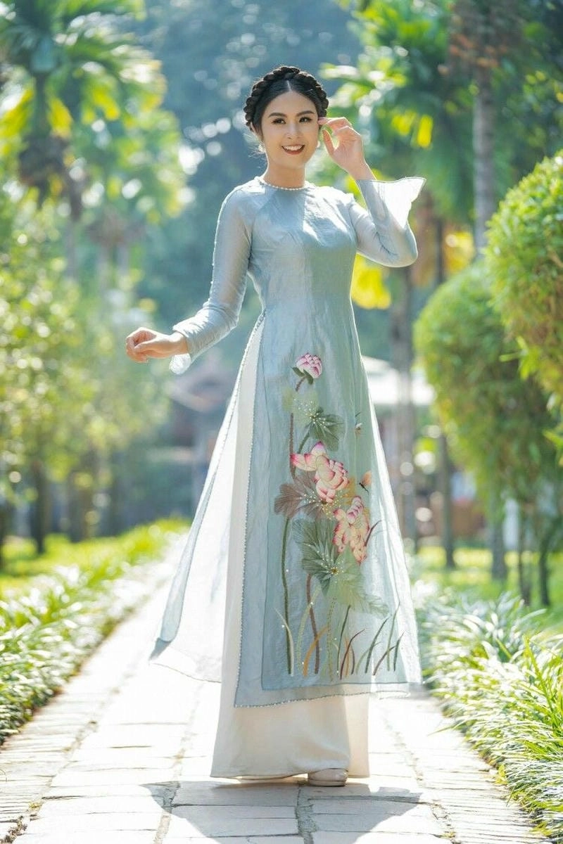 Tinh tế và nữ tính cùng avatar nữ mặc áo dài việt nam