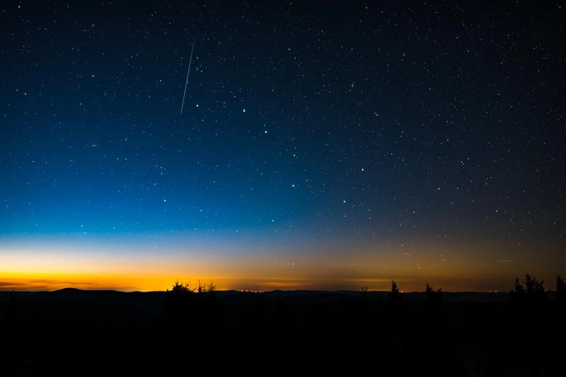 Ngắm avatar bầu trời đêm và trăng đẹp tựa tranh vẽ đầy mê hoặc