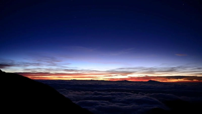 Thể hiện tâm trạng với avatar bầu trời đêm buồn đầy cảm xúc sâu lắng