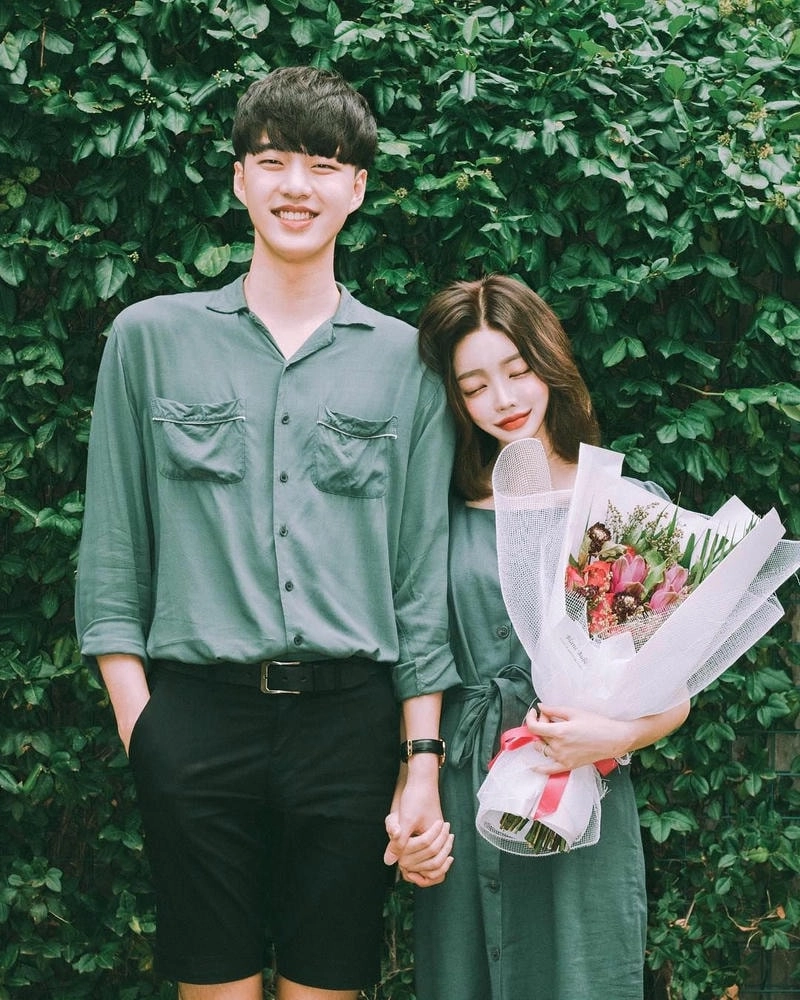 Chọn hình avatar cặp đôi yêu nhau cute để tạo dấu ấn tình yêu và khoe cảm xúc với người ấy