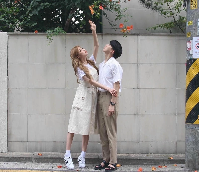 Chọn avatar lowkey nam nữ mang phong cách đơn giản mà vẫn nổi bật