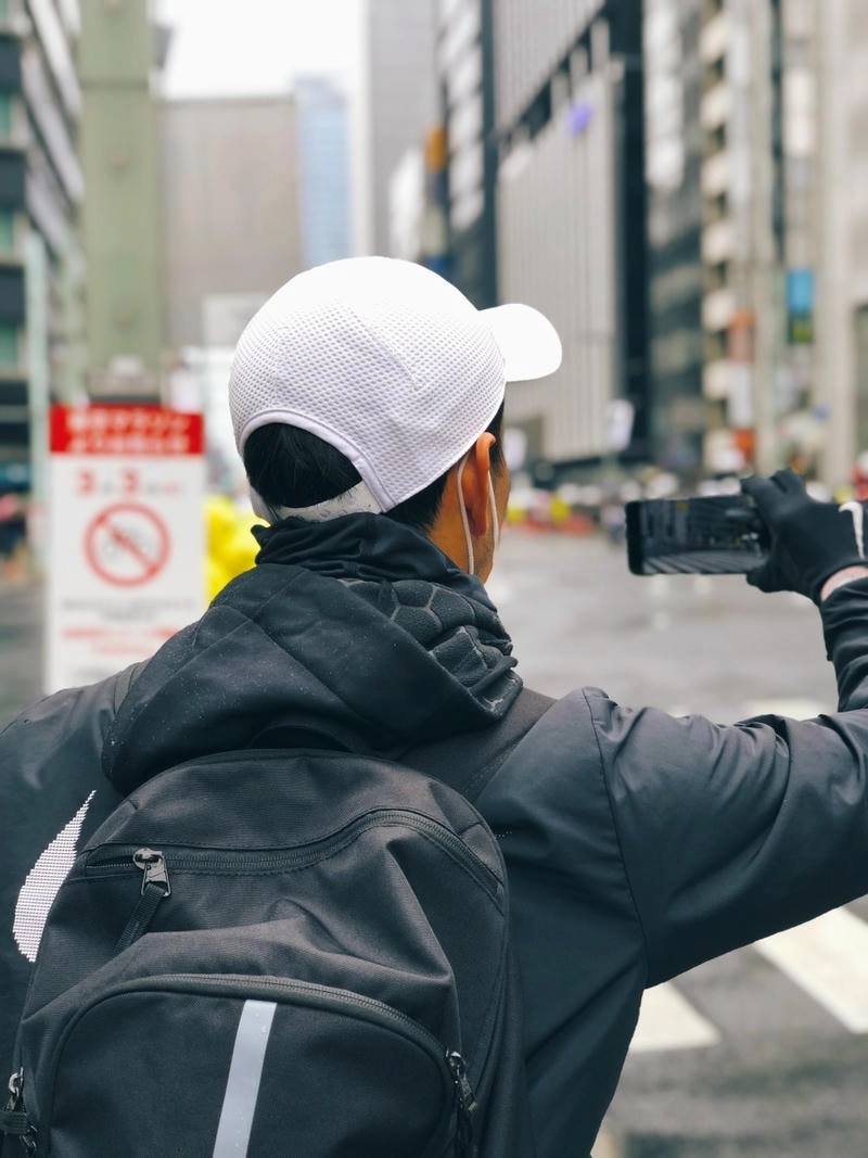 Thể hiện cá tính mạnh mẽ qua avatar ảnh chụp sau lưng nam đẹp đầy cuốn hút