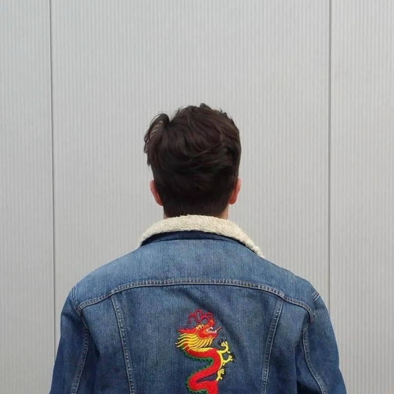 Khơi gợi nét lạnh lùng và tự do qua avatar chụp sau lưng nam đầy ấn tượng