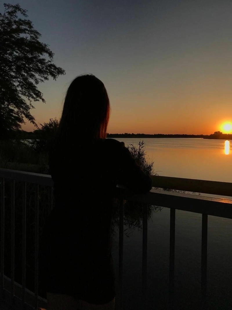 Đổi mới ảnh avatar cô đơn độc đáo cho mạng xã hội