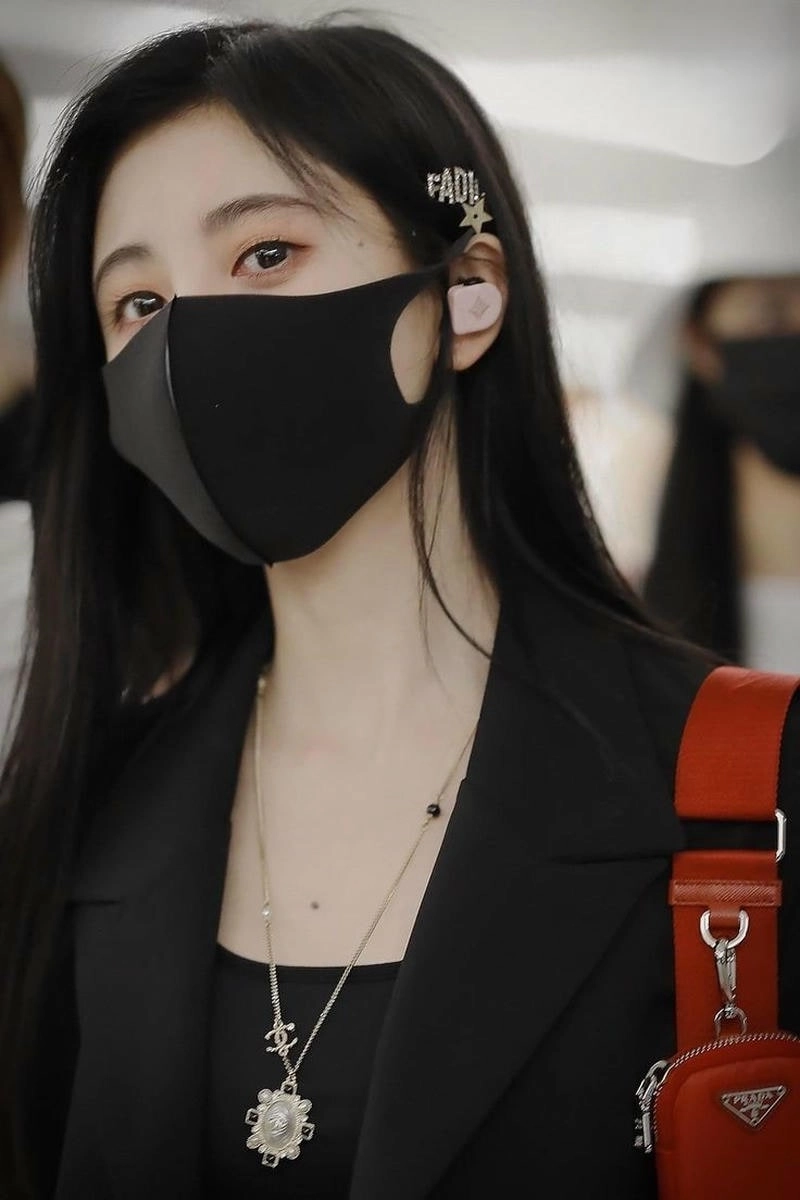 Tạo phong cách riêng với avatar anime nữ đeo khẩu trang đáng yêu và cool