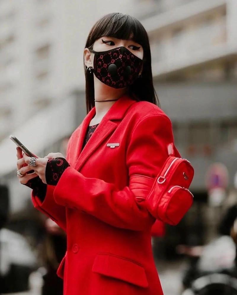 Chọn avatar ảnh anime nữ đeo khẩu trang đen để làm mới hình đại diện cá tính