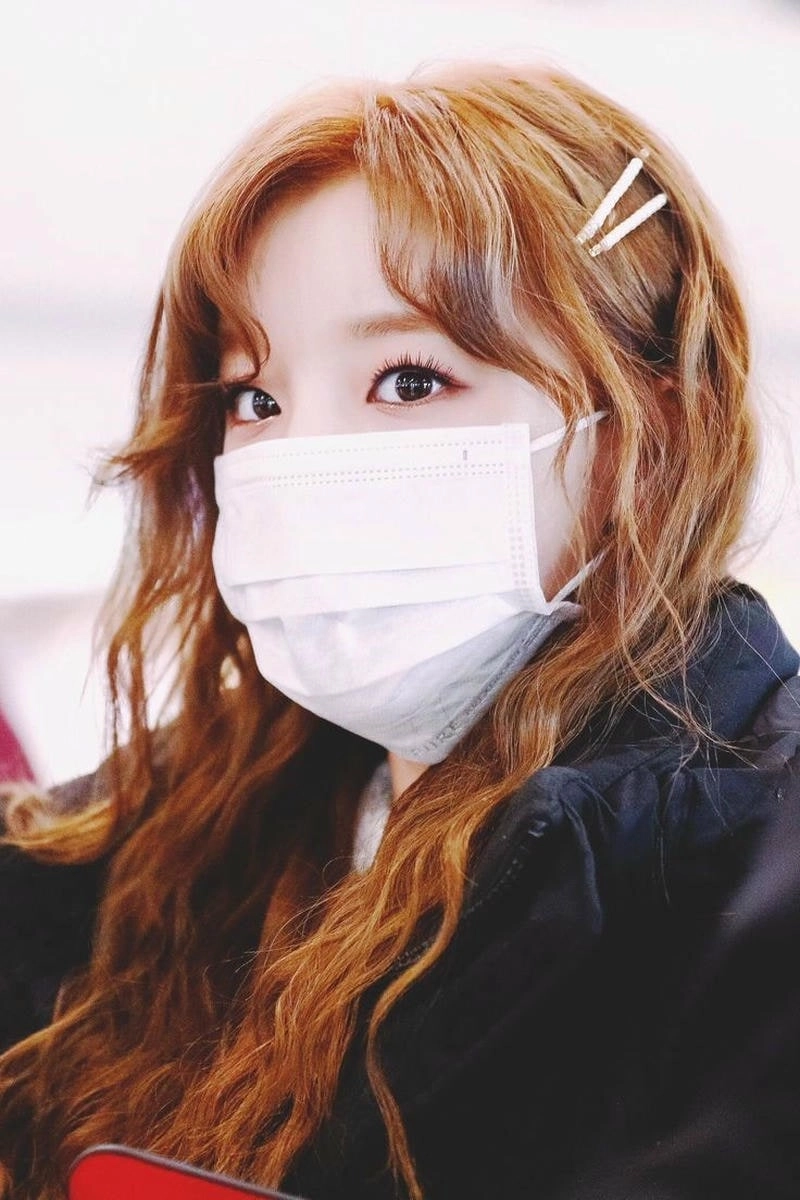 Khám phá hình ảnh avatar cá tính nữ đeo khẩu trang cực chất cho trang cá nhân