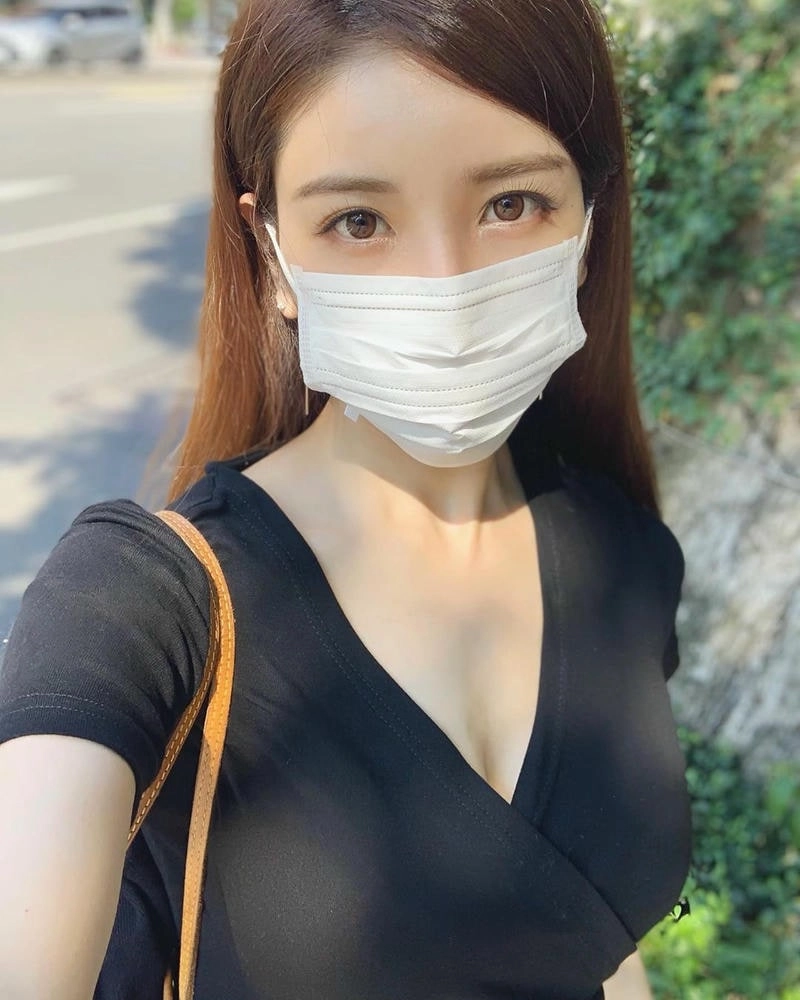 Làm nổi bật hồ sơ với avatar đeo khẩu trang đẹp phong cách và thu hút