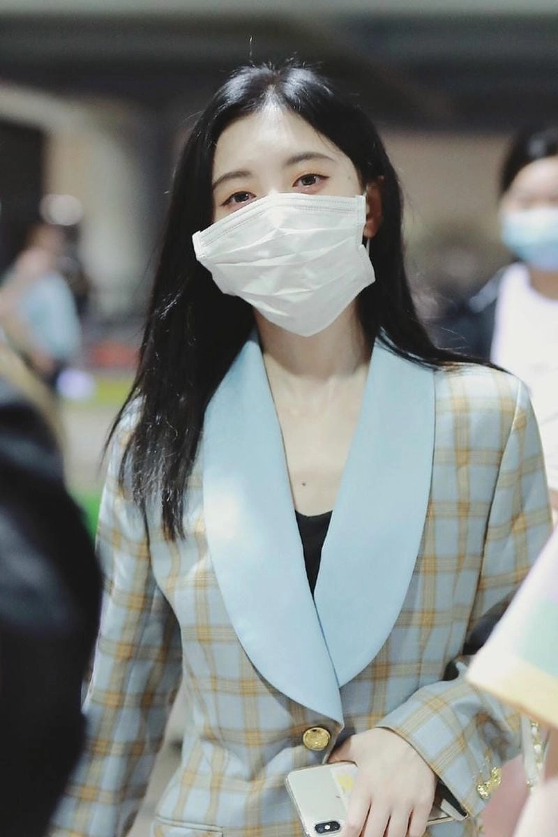 Chọn avatar nữ đeo khẩu trang anime độc đáo để nổi bật trên mạng xã hội