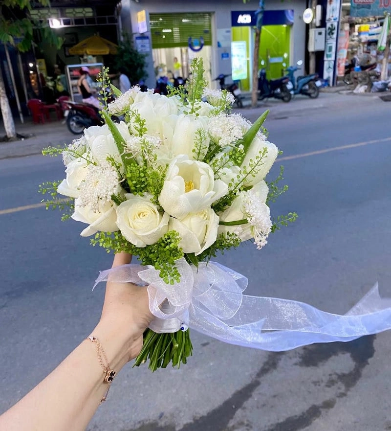 Sự tinh khiết nổi bật cùng avatar hoa tulip trắng thanh lịch