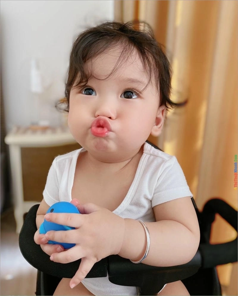 Xem avatar em bé khóc cute đáng yêu làm tan chảy trái tim