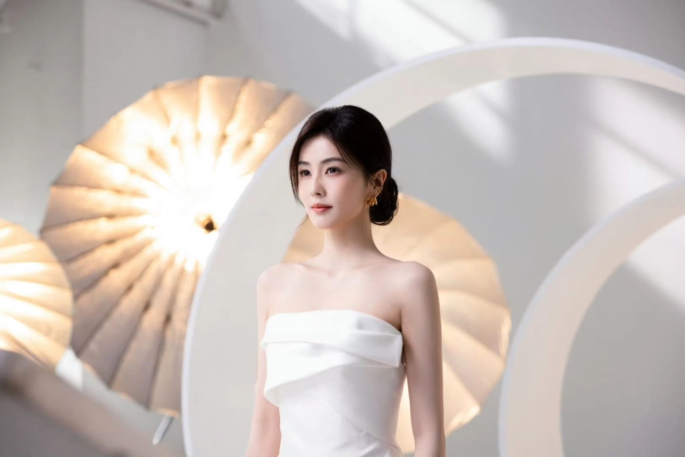 Bạch Lộc nữ diễn viên tài năng và xinh đẹp của Hoa ngữ