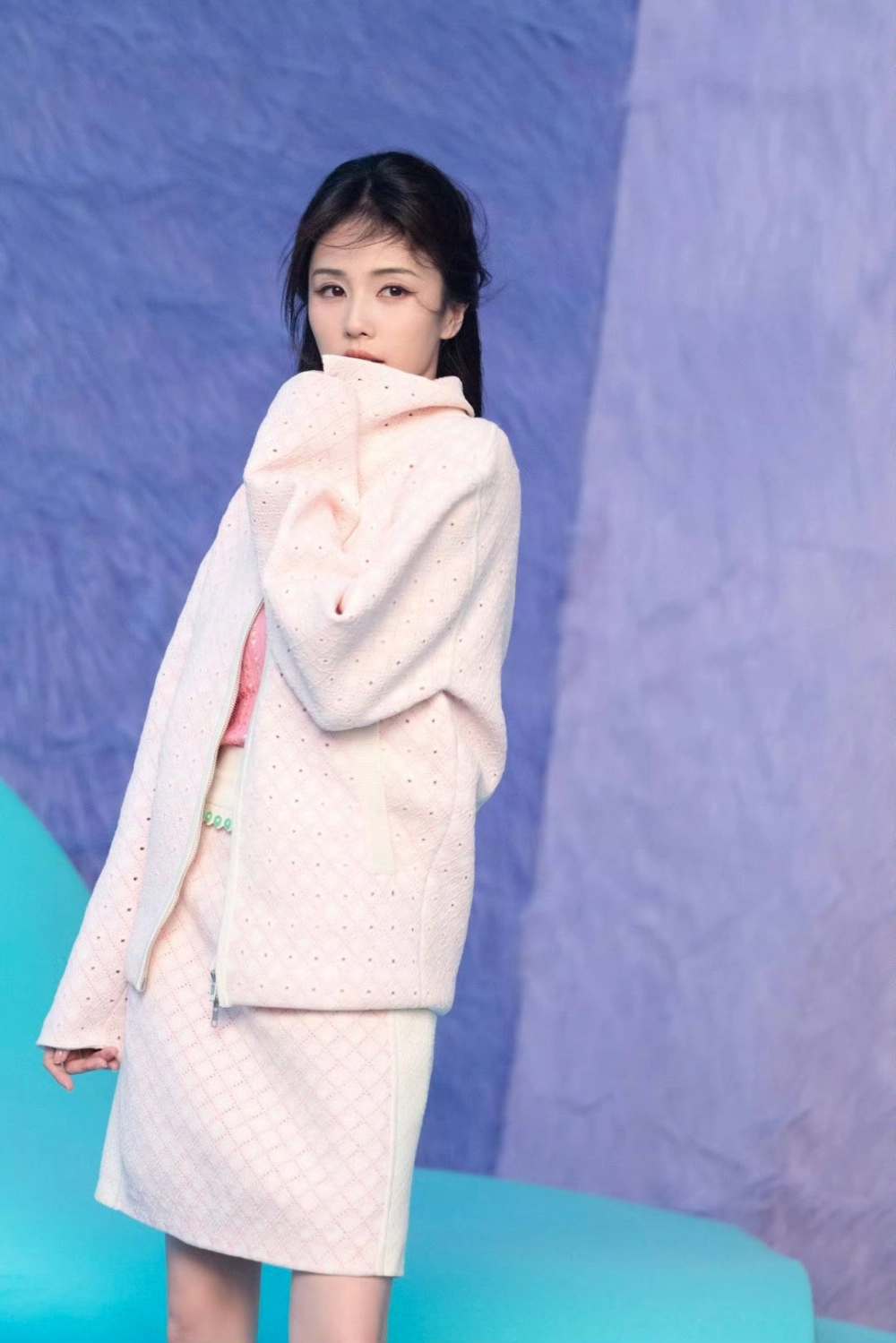 Bạch Lộc cổ trang hóa thân xuất sắc thành nữ anh hùng mạnh mẽ