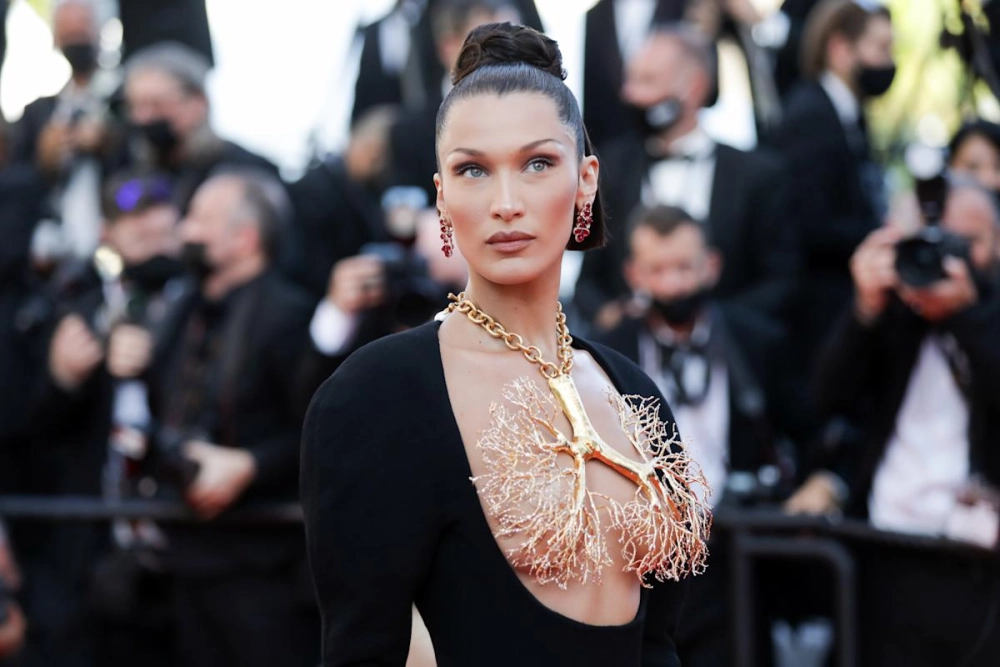 Bella Hadid boyfriend, bạn trai hiện tại là Adan Banuelos
