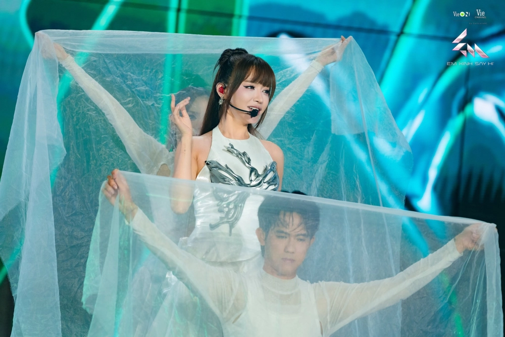 Bích Phương karaoke tuyển chọn nhạc trẻ đình đám