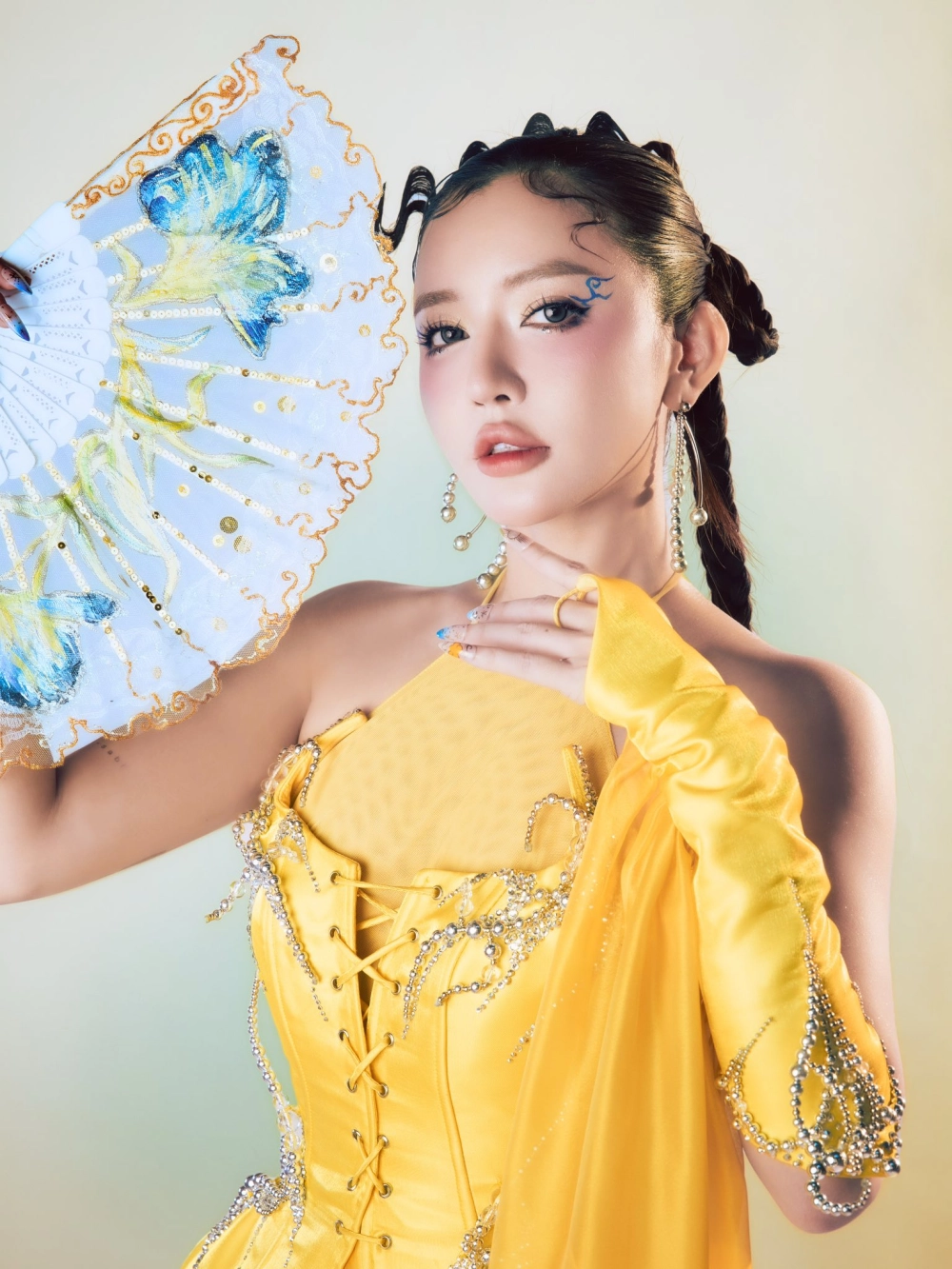 Bích Phương ca sĩ tài năng với phong cách cuốn hút