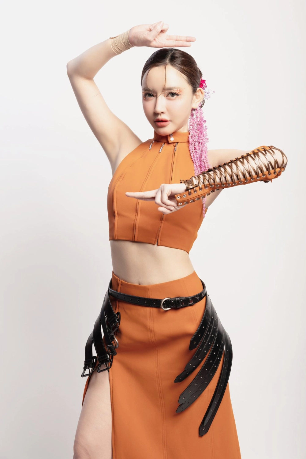 Bích Phương remix sôi nổi mang màu sắc mới mẻ