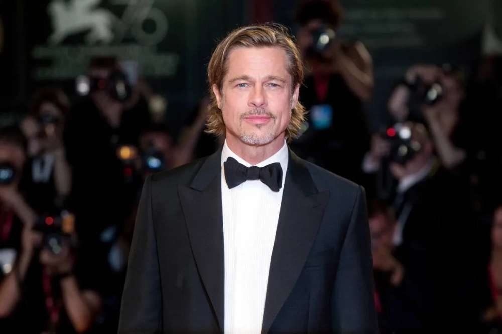 Brad Pitt gf chuyện tình khiến công chúng tò mò