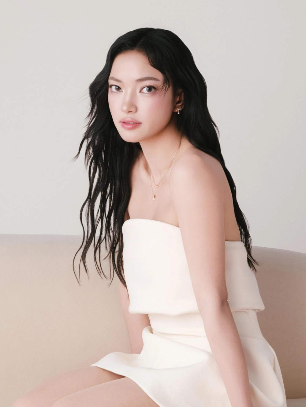 Châu Bùi em xinh say hi gây sốt cộng đồng mạng