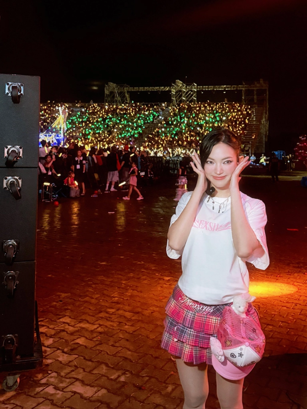 Em xinh say hi châu bùi cuốn hút người hâm mộ